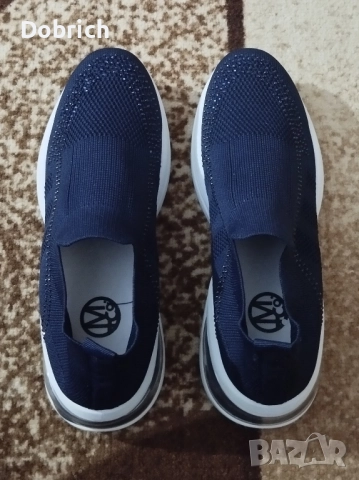 Нови спортни обувки 