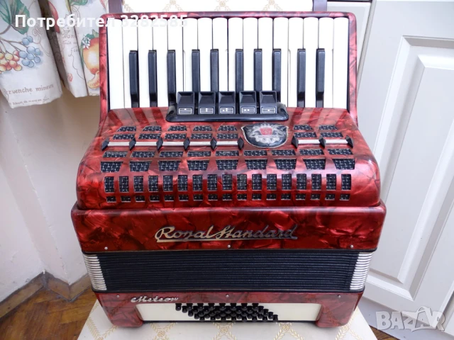 Акордеон Royal Standard Meteor 40 баса, снимка 1