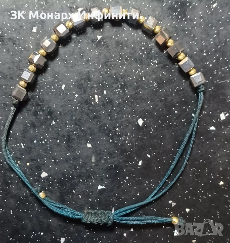 Златна гривна с топчета