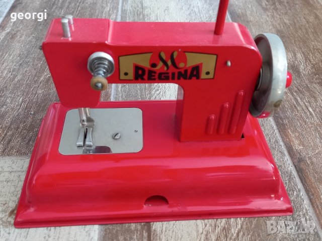 немска ламаринена играчка шевна машина Regina , снимка 1 - Колекции - 42230257