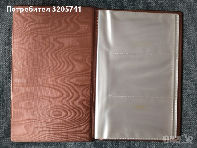 Стилен визитник от тъмнокафяв корк с 30 отделения за визитки и карти, снимка 3 - Други - 44740255