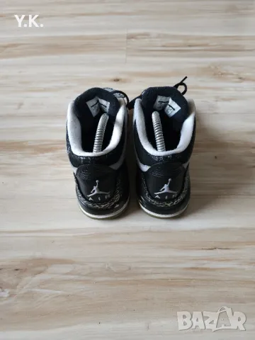 Оригинални кецове Jordan 3 Retro "Wolf Grey" (GS), снимка 6 - Детски маратонки - 47953578