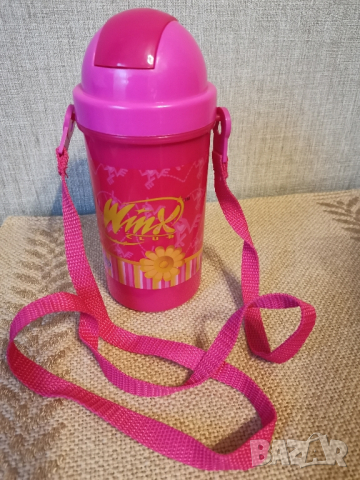 Пластмасова детска чаша със сламка на Winx, снимка 1 - Прибори, съдове, шишета и биберони - 44572499