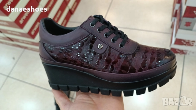 Дамски обувки от естествена кожа на висока платформа 