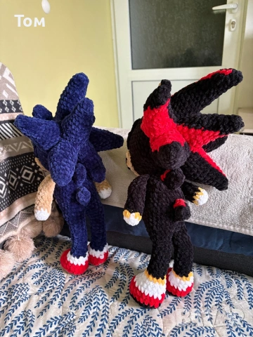 Ръчно изплетени играчки Соник и Шадоу, снимка 3 - Плюшени играчки - 54177889