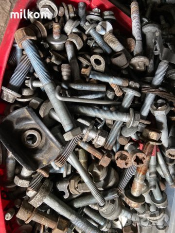 Болтове и крепежни елементи за всякакви мерцедеси, снимка 1