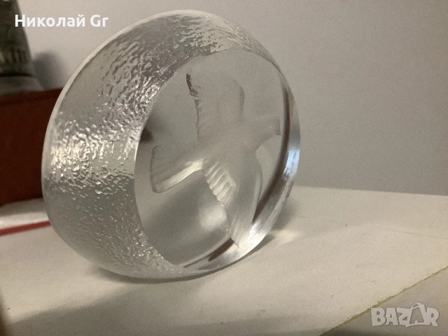 Преспапие кристал произведено в Швеция подпис Матса Йонассона “ Гълъб  на мира”, снимка 2 - Колекции - 54012552