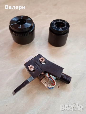 Противотежест и носач за грамофонна доза (хедшел)