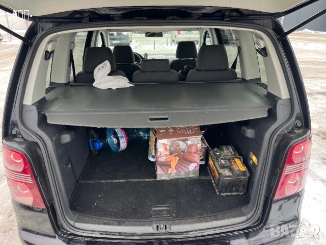 Продава се VW Touran 2.0 140 BMM 7 места, снимка 10 - Автомобили и джипове - 53359172