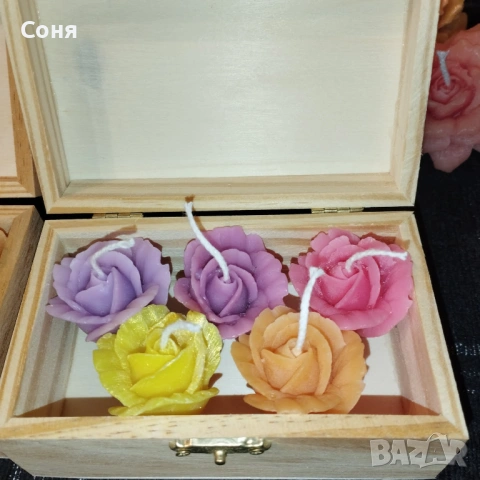 Дървена кутия с  пет ароматни мини рози - свещ, снимка 3 - Подаръци за жени - 53168163