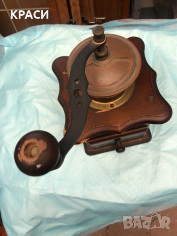 продавам старинна ръчна кафемелачка, снимка 2 - Антикварни и старинни предмети - 42143634