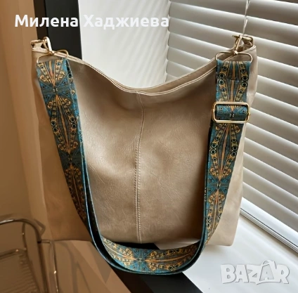 Дамска сива чанта с цветна дръжка