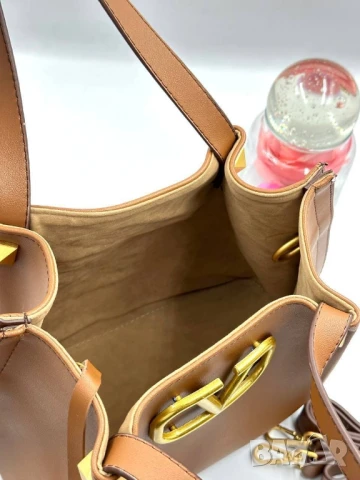 чанти valentino garavani , снимка 8 - Чанти - 51303477