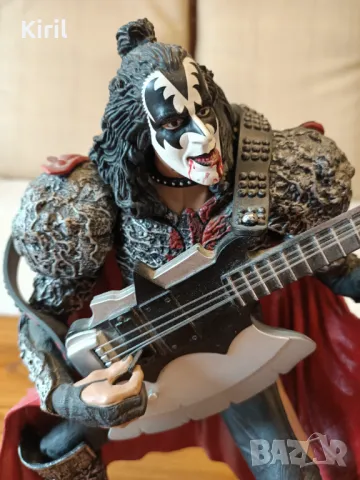 Колекционерска фигура на KISS Gene Simmons ‘The Demon’ McFarlane, снимка 3 - Колекции - 50277492
