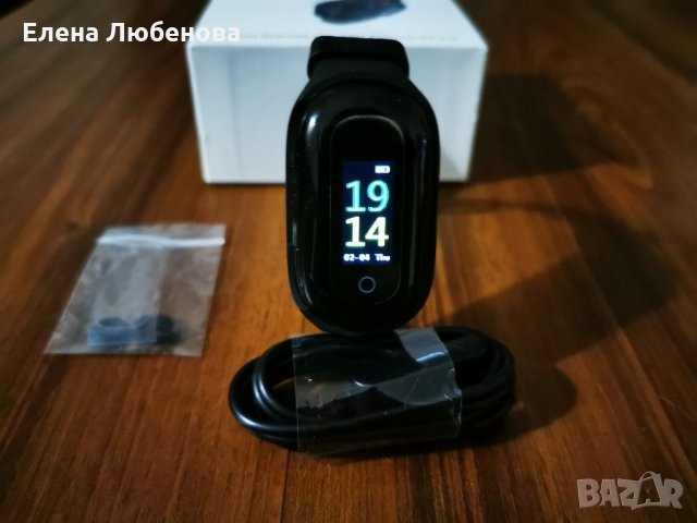 Смарт часовник с Bluetooth слушалки, снимка 2 - Смарт гривни - 31684919