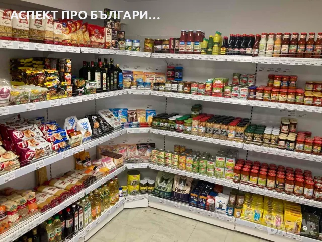 Оборудване на магазин с бели стелажи - видео
