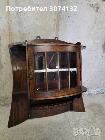 Ретро шкафче за стена с кристални стъкла
