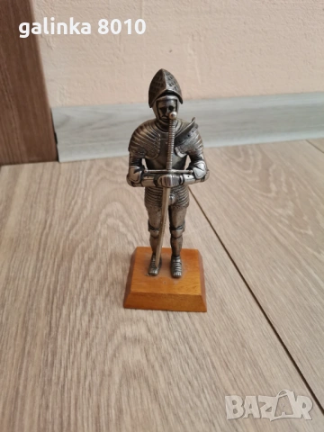 Стар метален рицар