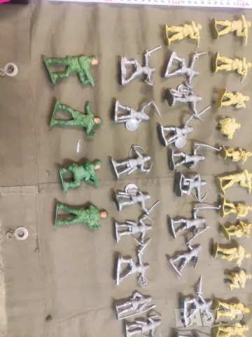 Продавам пластмасови войници , фигурки, снимка 3 - Колекции - 48346944