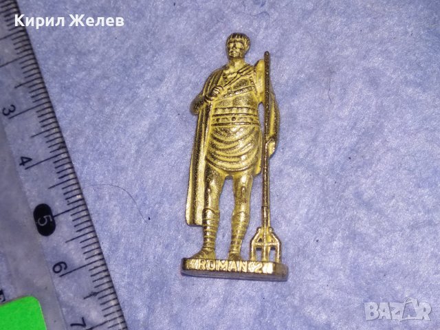 СТАРО МЕТАЛНО ВОЙНИЧЕ КИНДЕР - РИМЛЯНИН с ПОЗЛАТА РЯДКО За КОЛЕКЦИЯ 26868