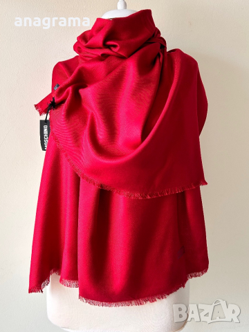 Moschino нов червен шал , снимка 4 - Шалове - 44808954