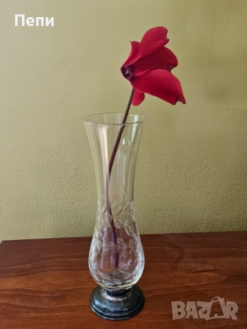 Кристална ваза със сребърна основа