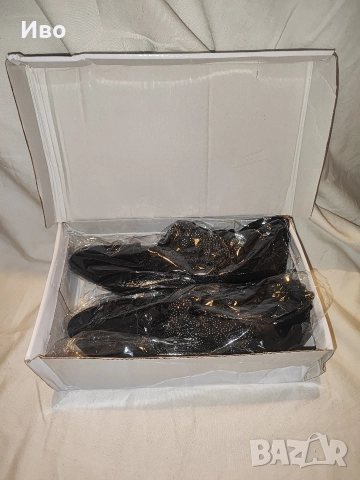 3бр. Женски обувки (двата черни чифта са 40 размер,белите- корни са 39 размер)