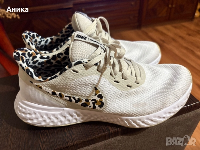 Дамски маратонки - Nike Revolution