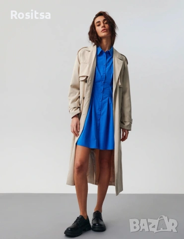 Синя разкроена рокля