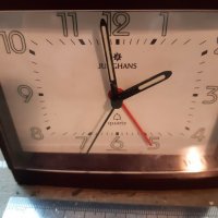 Часовник , снимка 1 - Антикварни и старинни предмети - 31528180