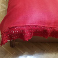 Продавам вълнена тъмно червена покривка за легло с ръчно плетена дантела  , снимка 9 - Покривки за легло - 35041732