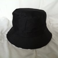 Двулицева шапка идиотка кравичка в черен в бял цвят, снимка 4 - Шапки - 37124144