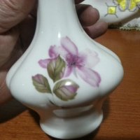 Български костен порцелан Бононя ваза, снимка 2 - Антикварни и старинни предмети - 44231578