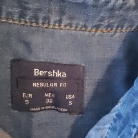 Мъжка дънкова риза Bershka S, снимка 5 - Ризи - 39691757