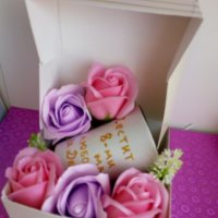 Чашка с надпис в кутийка и декорация рози от сапун , снимка 5 - Изкуствени цветя - 32095123