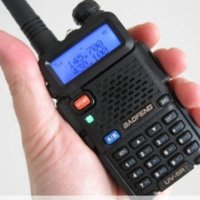 *█▬█ █ ▀█▀ Нови Двубандова радиостанция UV-5R baofeng 5R  8w от вносител, снимка 1 - Екипировка - 38469331