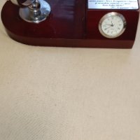 Настолен кварцов часовник , снимка 1 - Други ценни предмети - 40392823