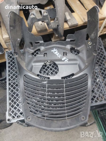 Пластмаса пред радиатор Yamaha X-max 2010г., снимка 1