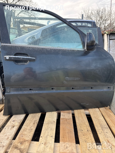 Предна дясна черна врата Мерцедес W202 S202 Mercedes C class, снимка 1