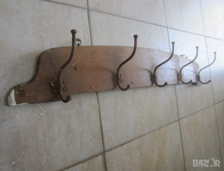 Разни стари закачалки:Стара дървена закачалка и бурета, буренца , снимка 1