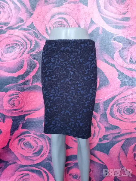 Тъмно синя релефна еластична пола на черни цветя М, снимка 1