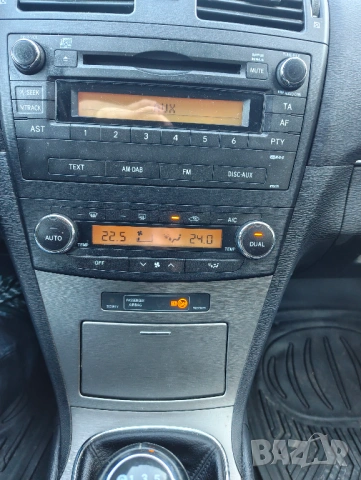 Toyota Avensis 2.2D 150ps EURO5B oбслужен, снимка 8 - Автомобили и джипове - 53938041