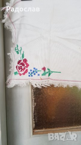 Продавам 3 карета постелки ръчно везани с рози народни, снимка 2 - Български сувенири - 36690812