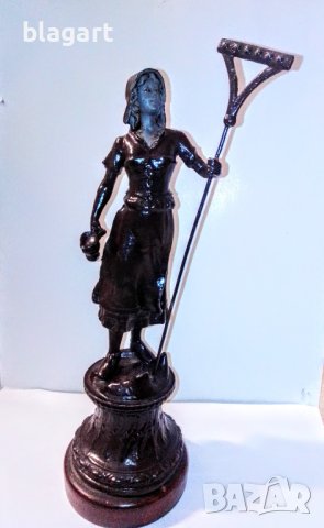 Стара метална статуетка-"Момиче със стомна"", снимка 2 - Антикварни и старинни предмети - 40687885