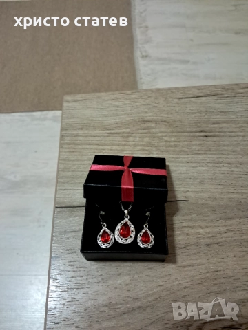 Посребрено Колие с Обеци