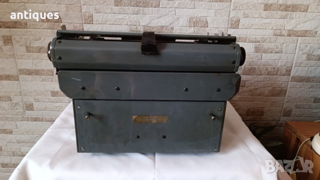 Стара пишеща машина TRIUMPH STANDART 12 - Made in Germany - 1940 година - Антика, снимка 6 - Антикварни и старинни предмети - 42249822