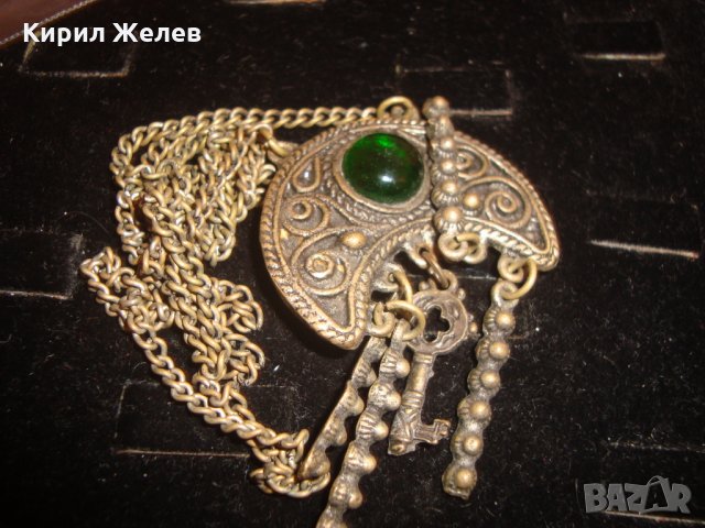 САЧАНЕНО СТАРИННО ВЪЗРОЖДЕНСКО УКРАШЕНИЕ със СМАРАГД ЗЕЛЕН КАМЪК и КЛЮЧЕ БРОНЗ 15133, снимка 14 - Антикварни и старинни предмети - 30550111