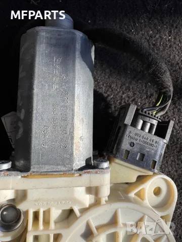 Моторче за прозорец предно ляво за Mercedes E class 211, снимка 2 - Части - 47718217