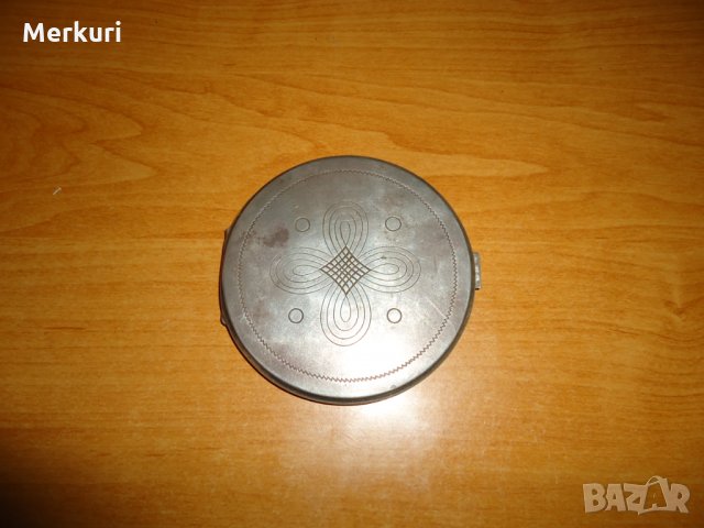 Стара сребърна пудриера