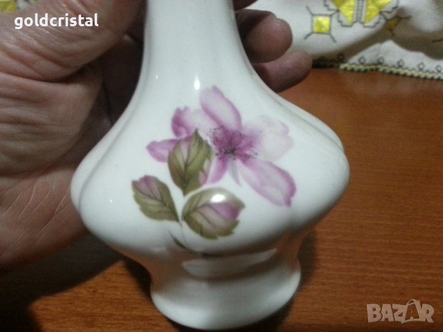 Български костен порцелан Бононя ваза, снимка 2 - Антикварни и старинни предмети - 44231578